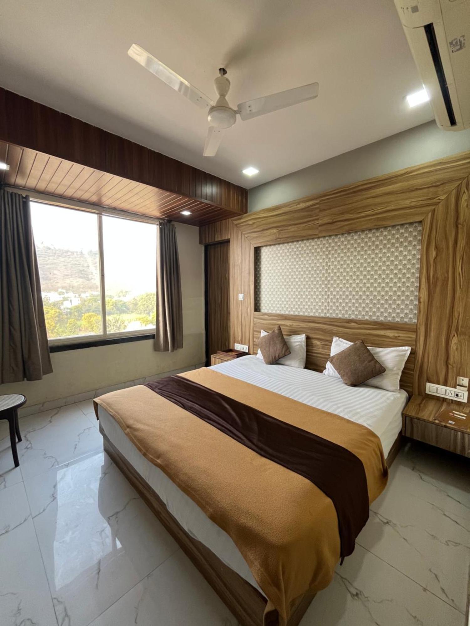 Bansuri Hotel - Opposite Shreenathji Temple Just80Mtr Walk L 1Min Away 966O9O1Oo6 Nathdwara Bagian luar foto