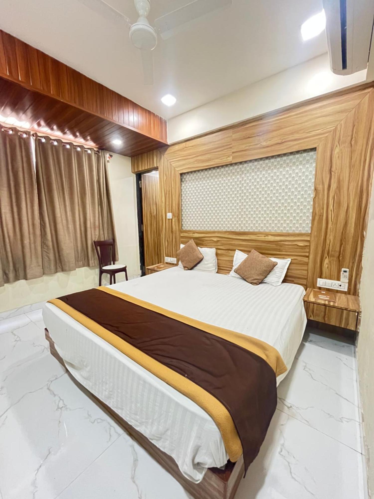 Bansuri Hotel - Opposite Shreenathji Temple Just80Mtr Walk L 1Min Away 966O9O1Oo6 Nathdwara Bagian luar foto