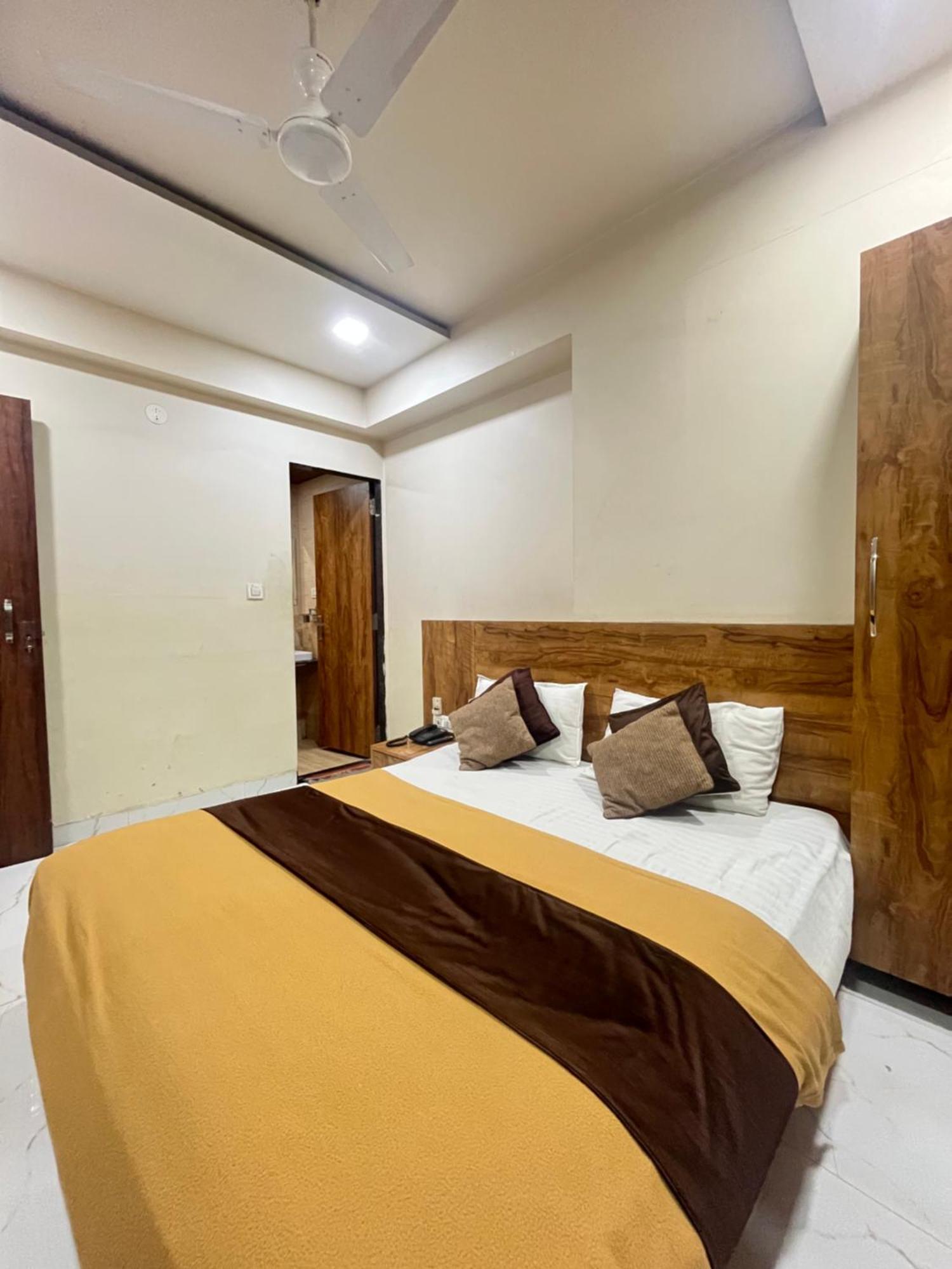 Bansuri Hotel - Opposite Shreenathji Temple Just80Mtr Walk L 1Min Away 966O9O1Oo6 Nathdwara Bagian luar foto