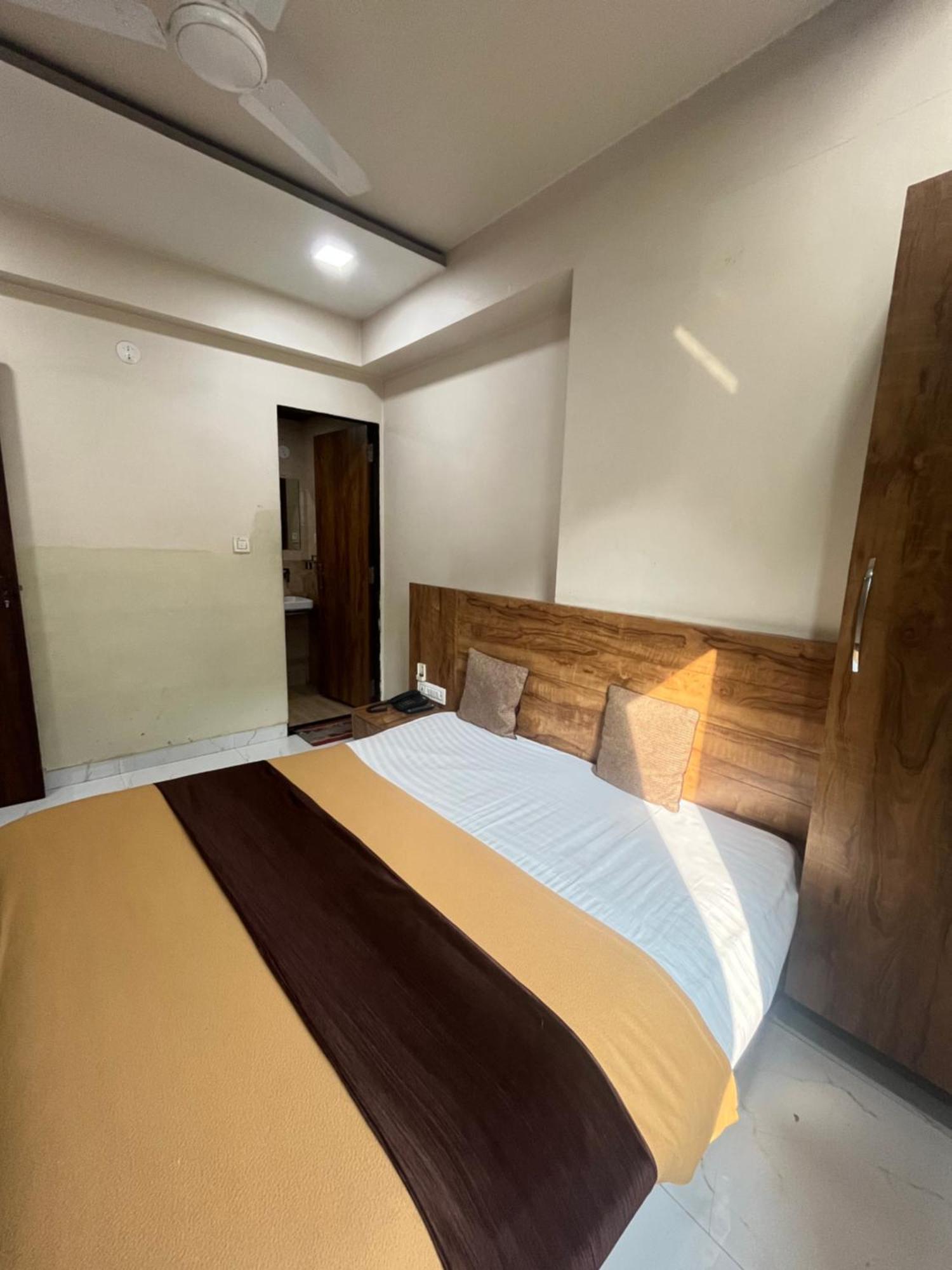 Bansuri Hotel - Opposite Shreenathji Temple Just80Mtr Walk L 1Min Away 966O9O1Oo6 Nathdwara Bagian luar foto