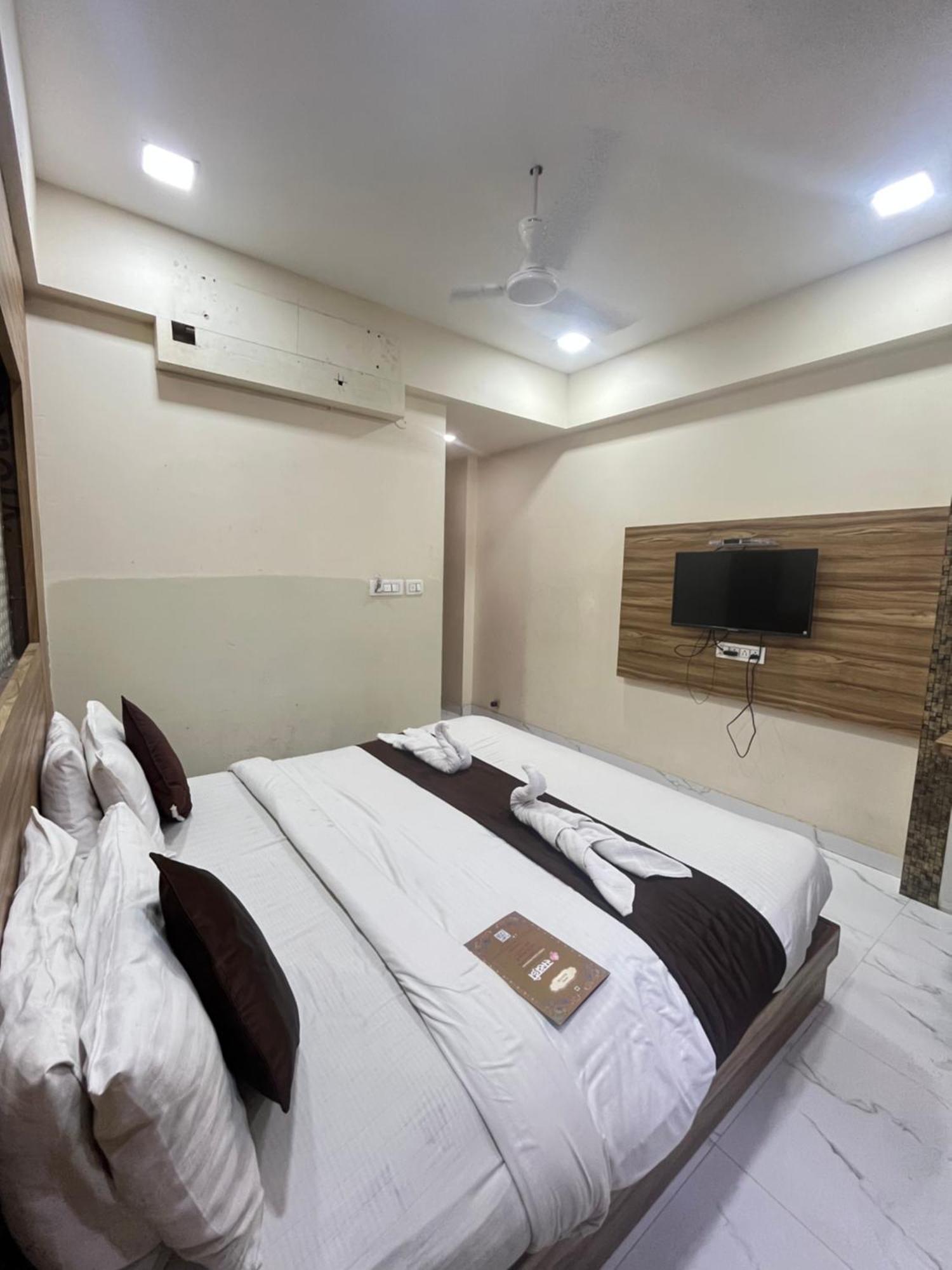 Bansuri Hotel - Opposite Shreenathji Temple Just80Mtr Walk L 1Min Away 966O9O1Oo6 Nathdwara Bagian luar foto