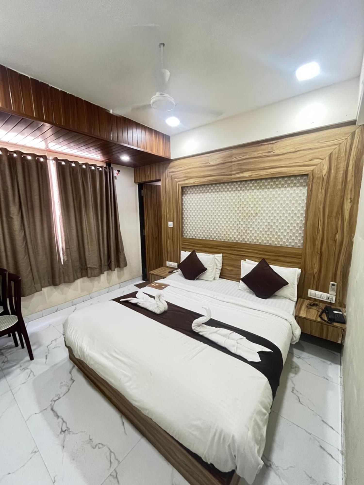 Bansuri Hotel - Opposite Shreenathji Temple Just80Mtr Walk L 1Min Away 966O9O1Oo6 Nathdwara Bagian luar foto